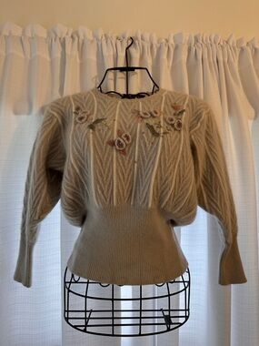 Vintage Floral Embroidered Cable Knit Scoop-Neck Sweater